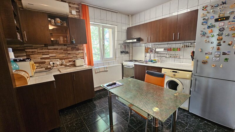 Berceni, Uioara apartament 3 camere 4/10 bloc reabilitat, mobilat si utilat