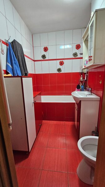 Berceni, Uioara apartament 3 camere 4/10 bloc reabilitat, mobilat si utilat