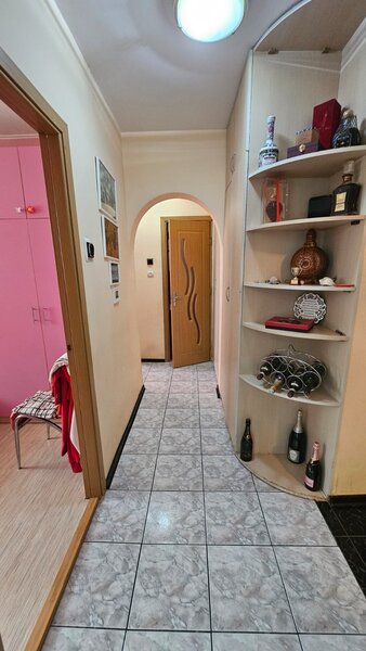 Berceni, Uioara apartament 3 camere 4/10 bloc reabilitat, mobilat si utilat